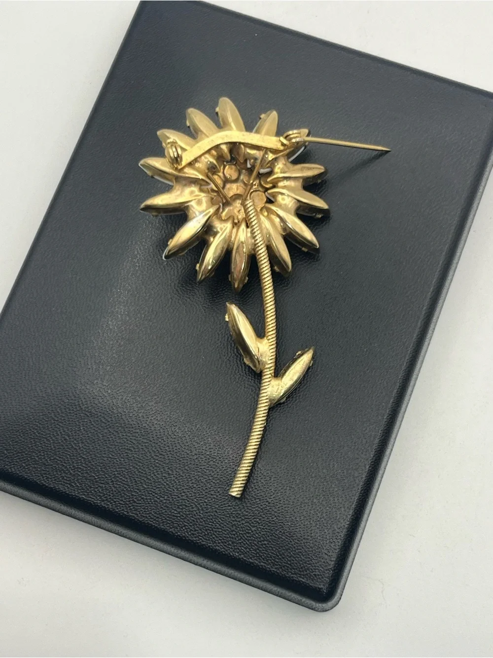White milk glass black rhinestone daisy flower gold tone brooch pin vintage